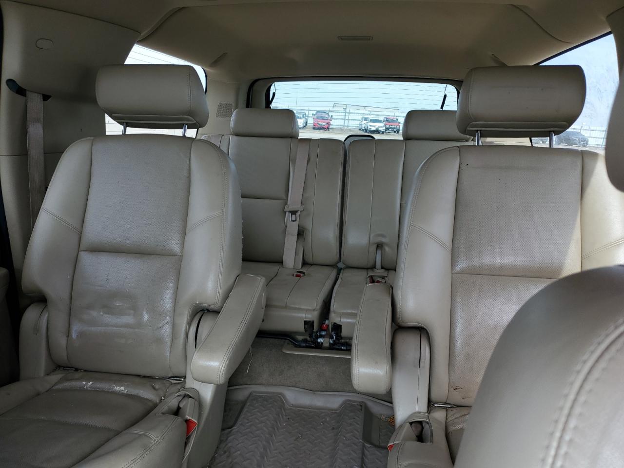2010 Chevrolet Suburban - Image 10