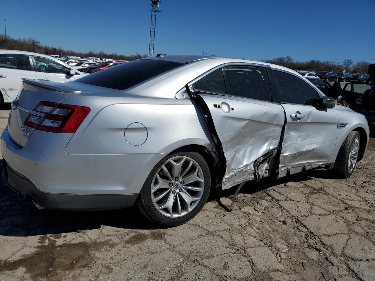 2014 Ford Taurus - Image 3