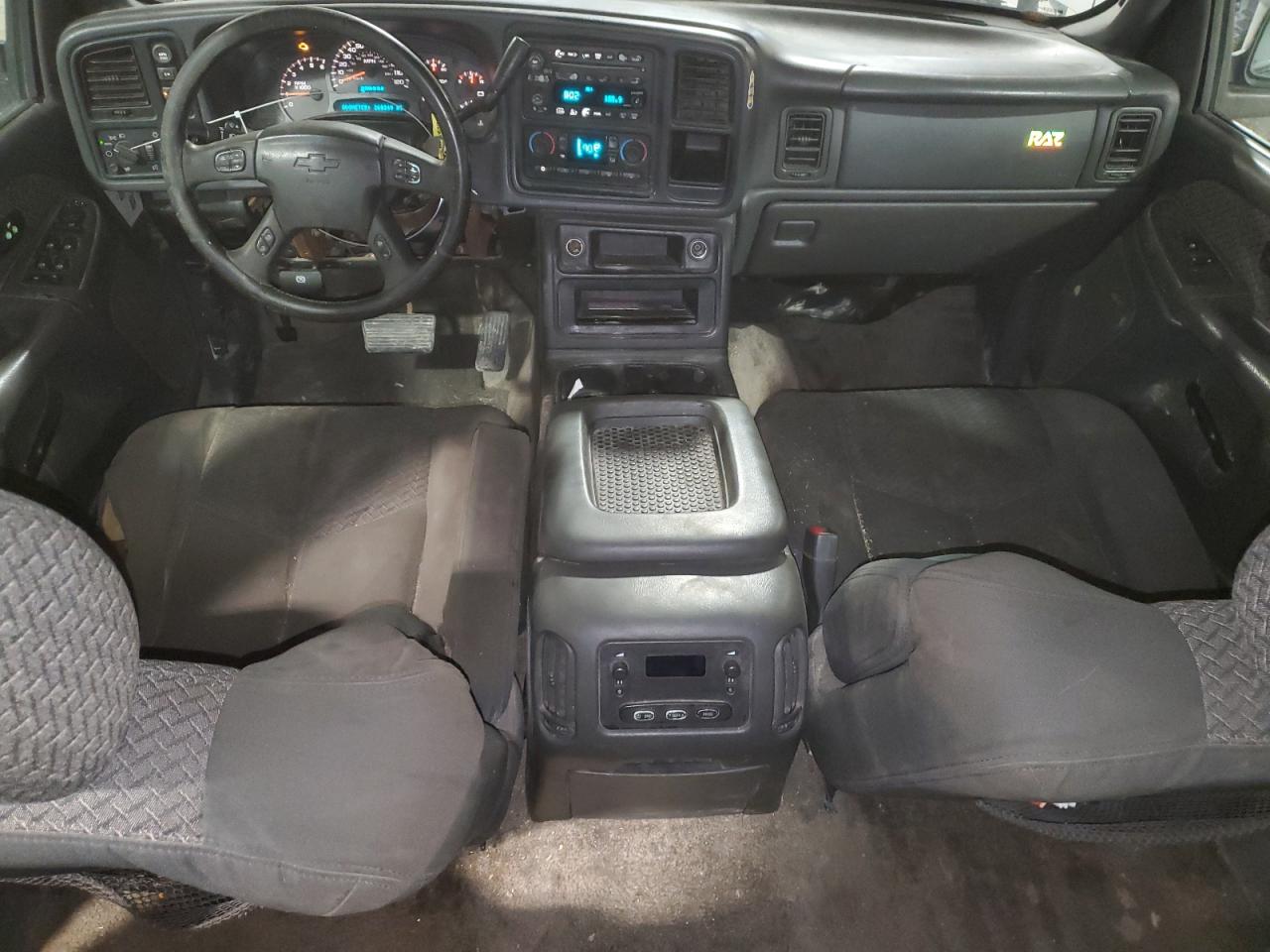 2003 Chevrolet Avalanche - Image 8