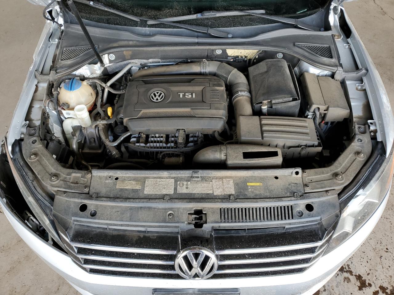 2015 Volkswagen Passat - Image 12