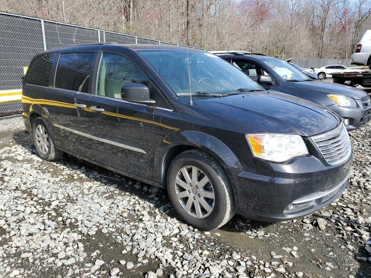 2015 Chrysler Town & Country - Image 4