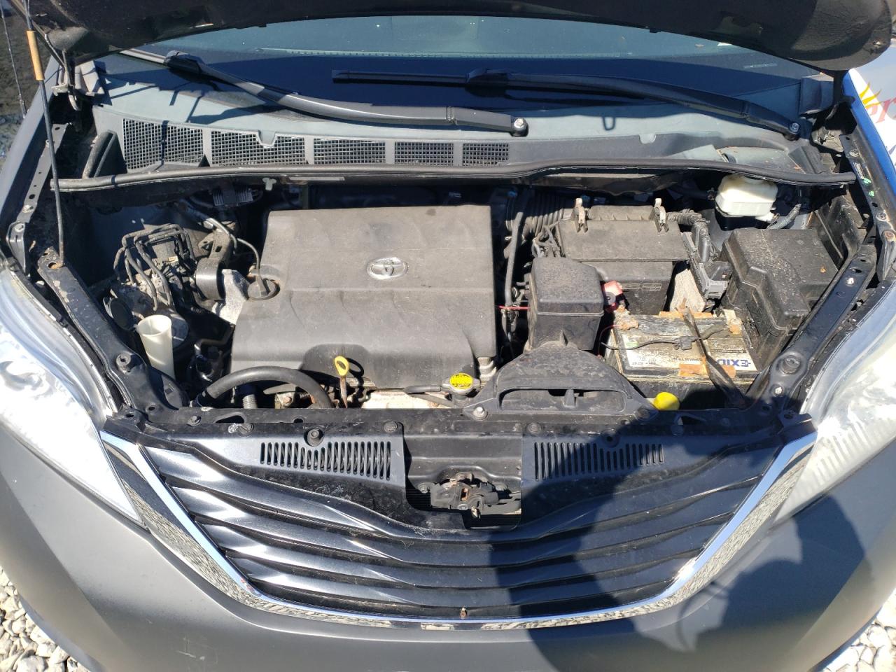 2013 Toyota Sienna - Image 12