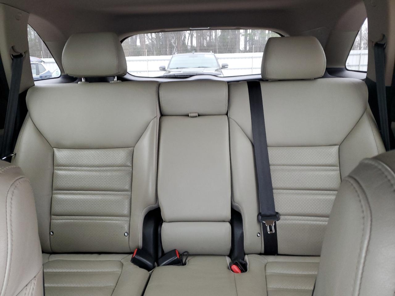2016 Kia Sorento - Image 10