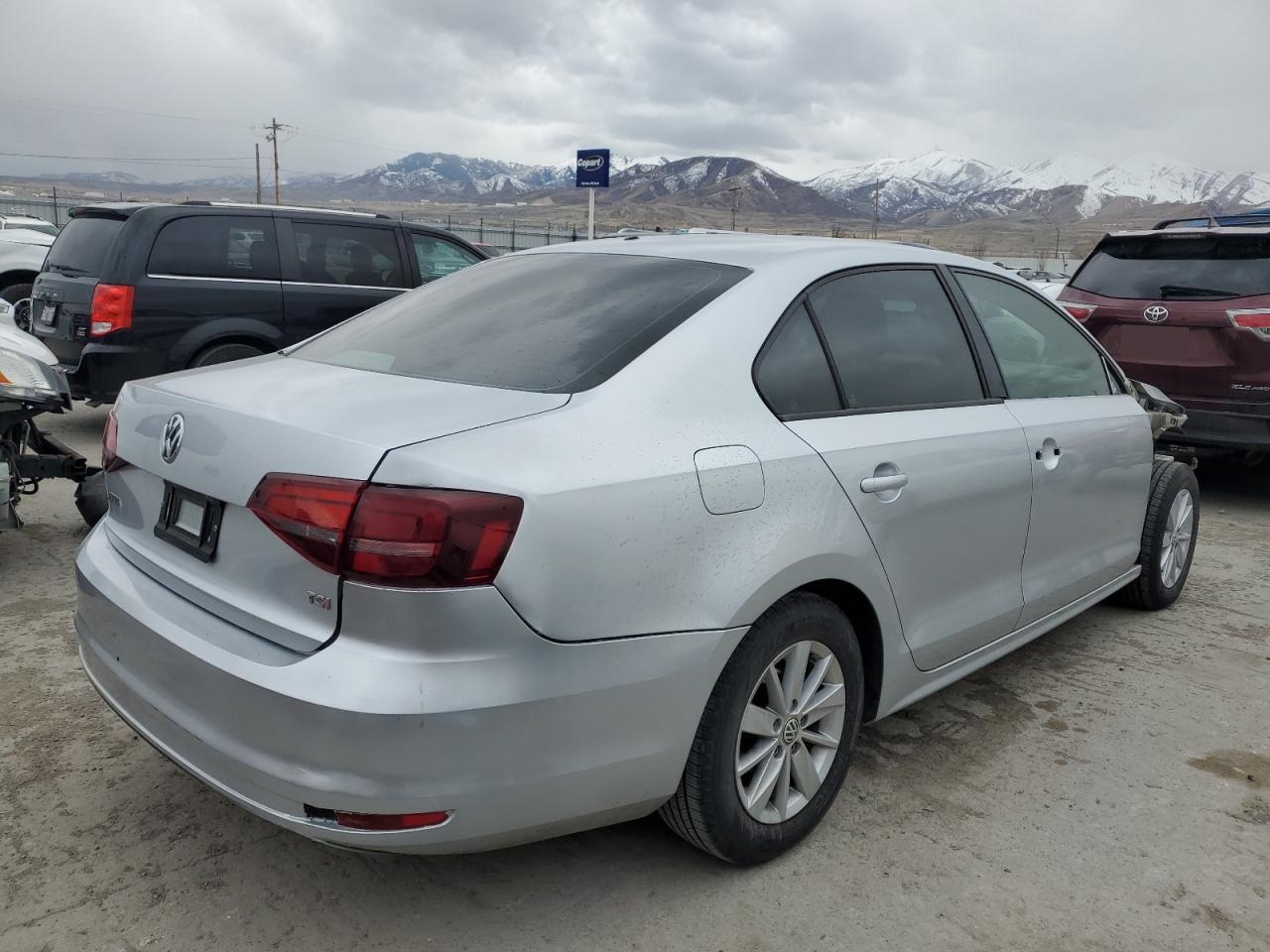 2016 Volkswagen Jetta - Image 3