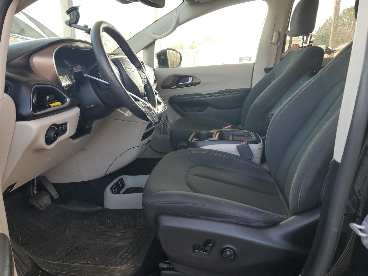 2019 Chrysler Pacifica - Image 7