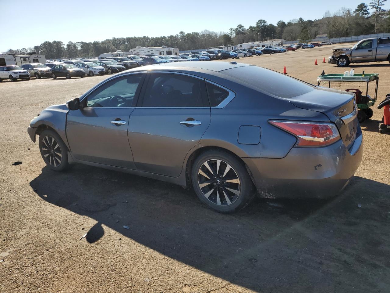 2015 Nissan Altima - Image 2