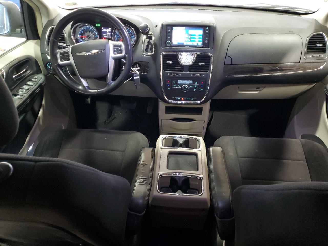 2011 Chrysler Town & Country - Image 8
