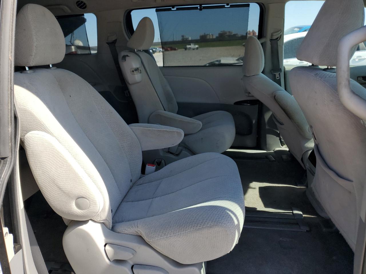2011 Toyota Sienna - Image 11