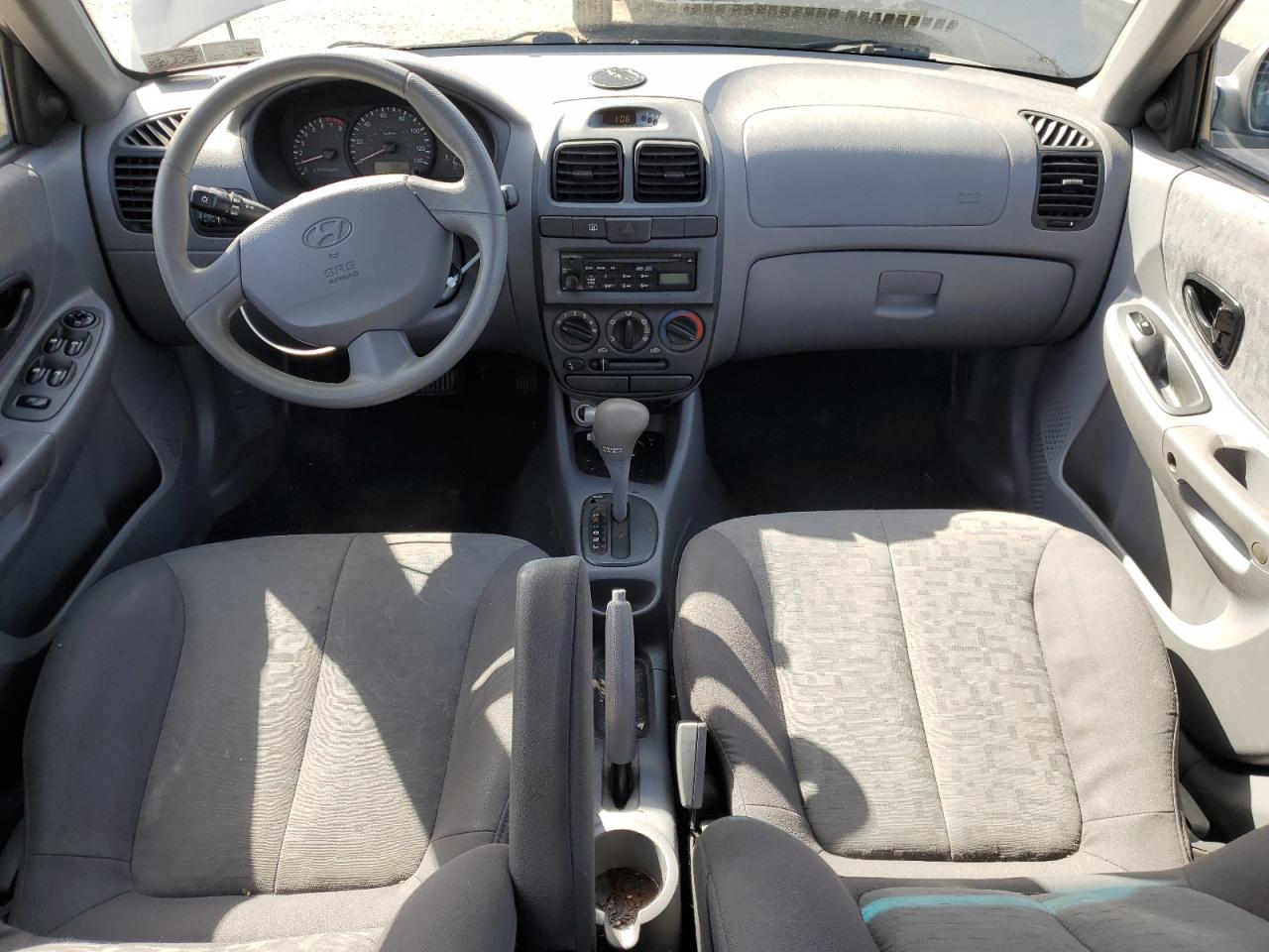 2005 Hyundai Accent - Image 8