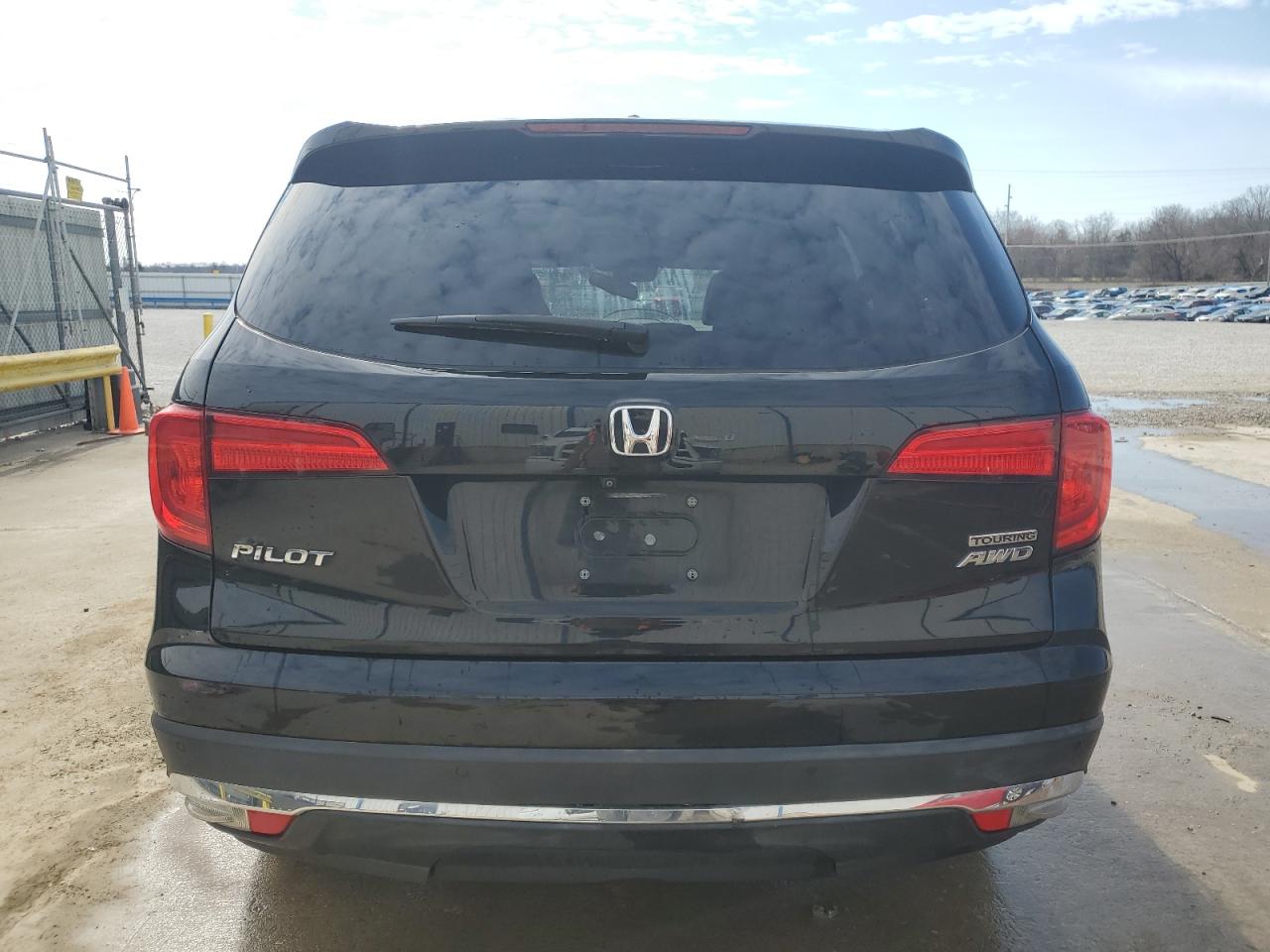 2017 Honda Pilot Touring VIN: 5FNYF6H92HB016186 Lot: 46577555