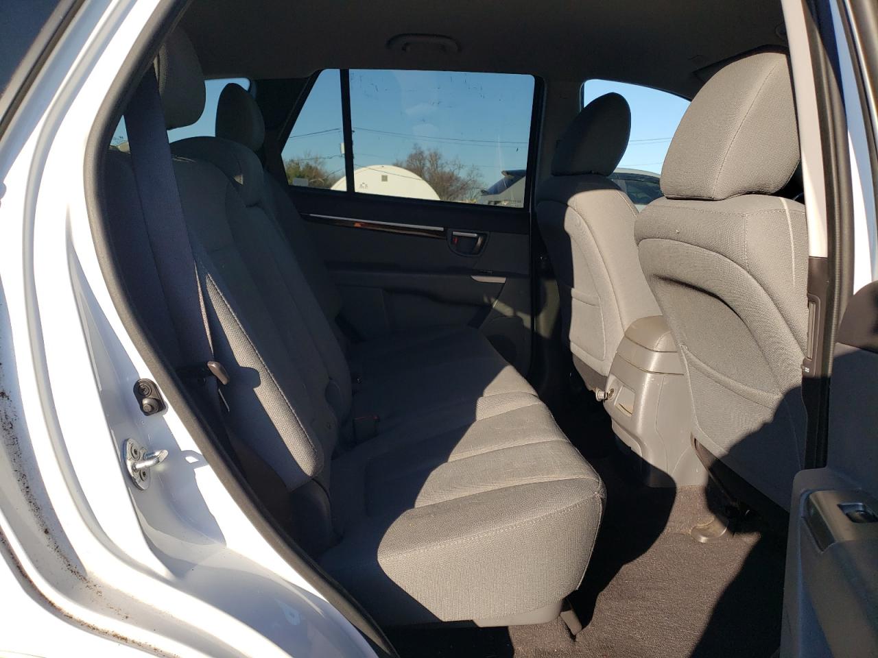 2012 Hyundai Santa Fe - Image 11