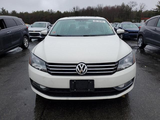 Sedans VOLKSWAGEN PASSAT 2015 Biały