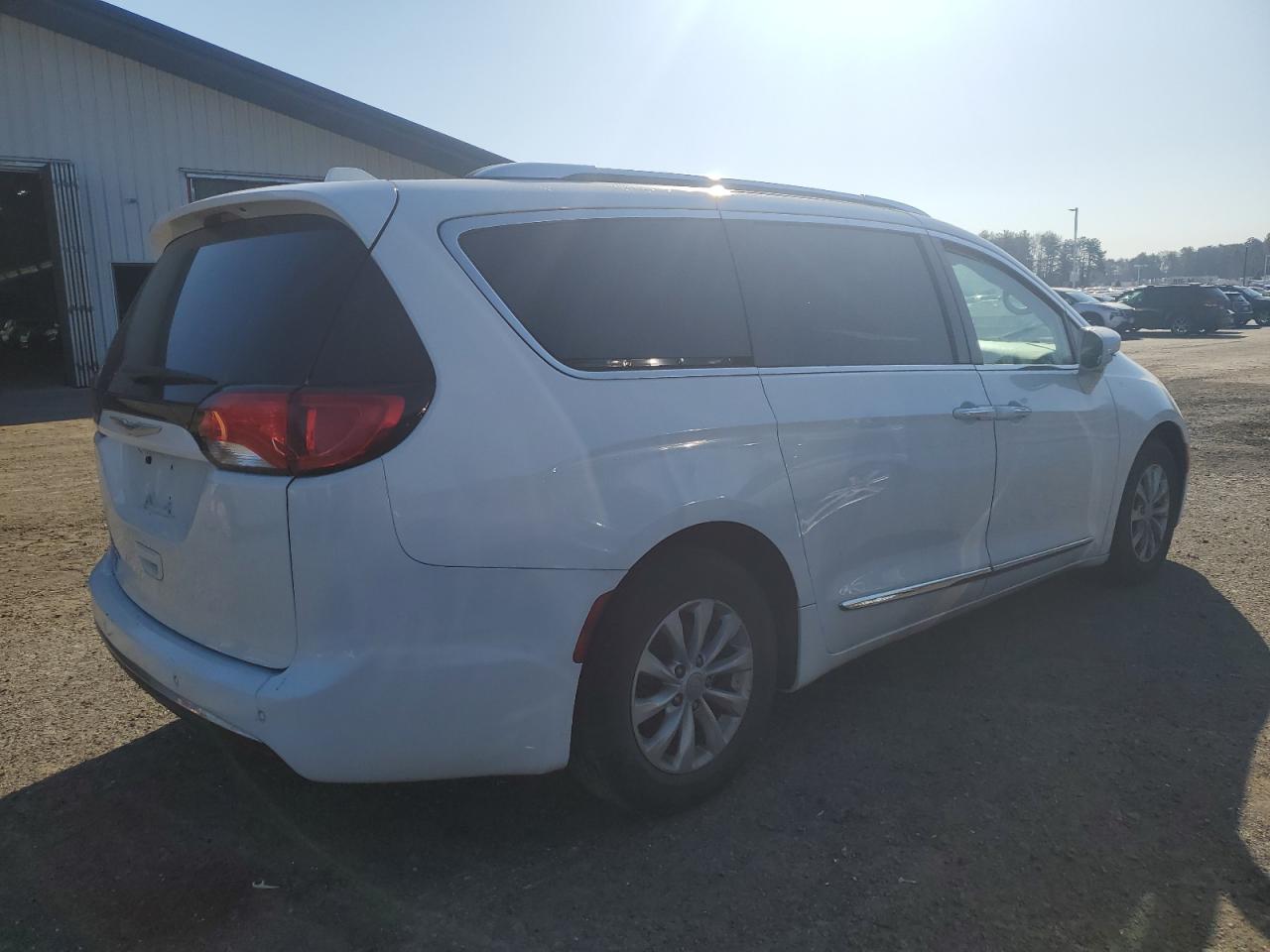 2018 Chrysler Pacifica - Image 3