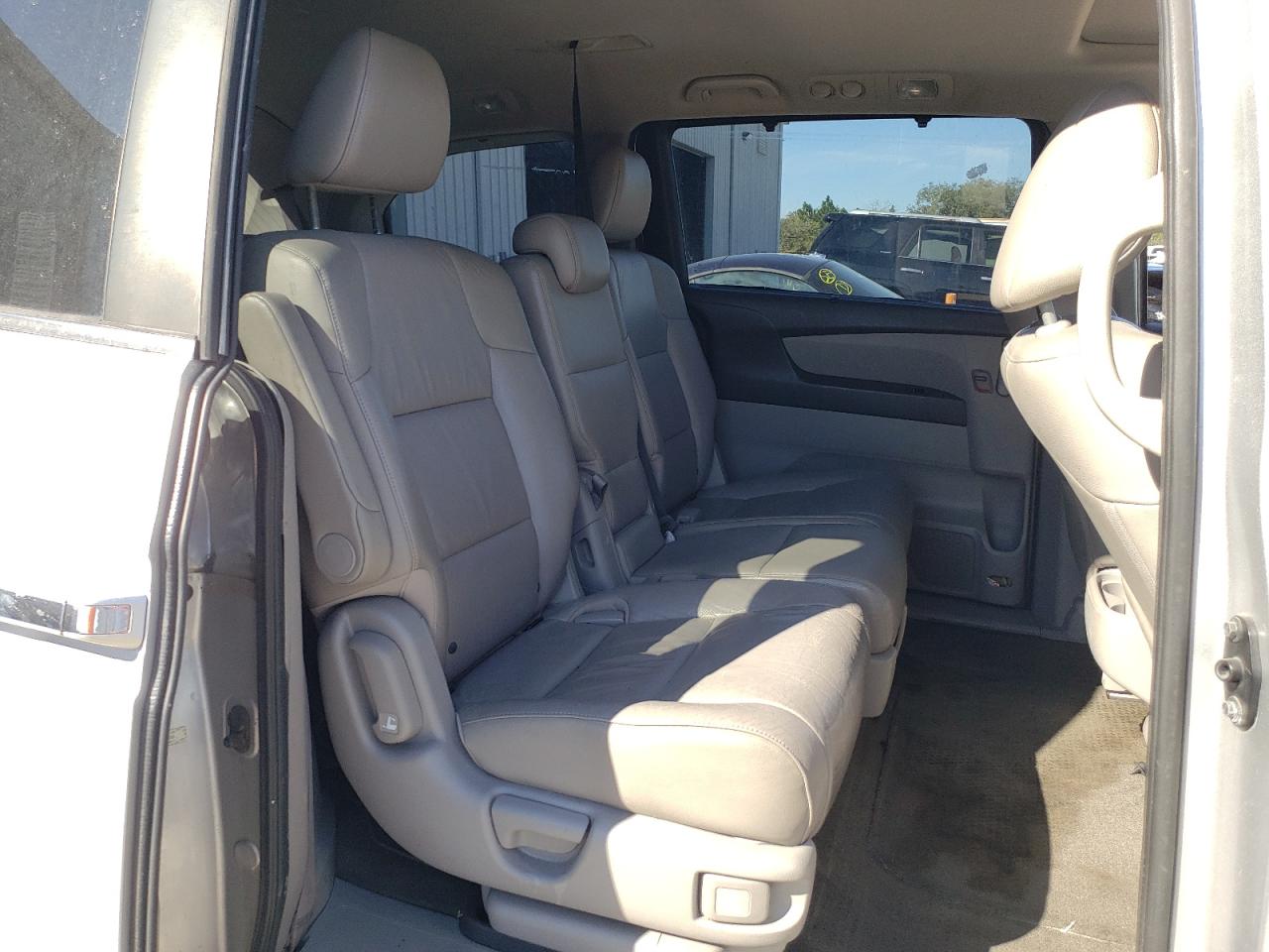 2012 Honda Odyssey - Image 11