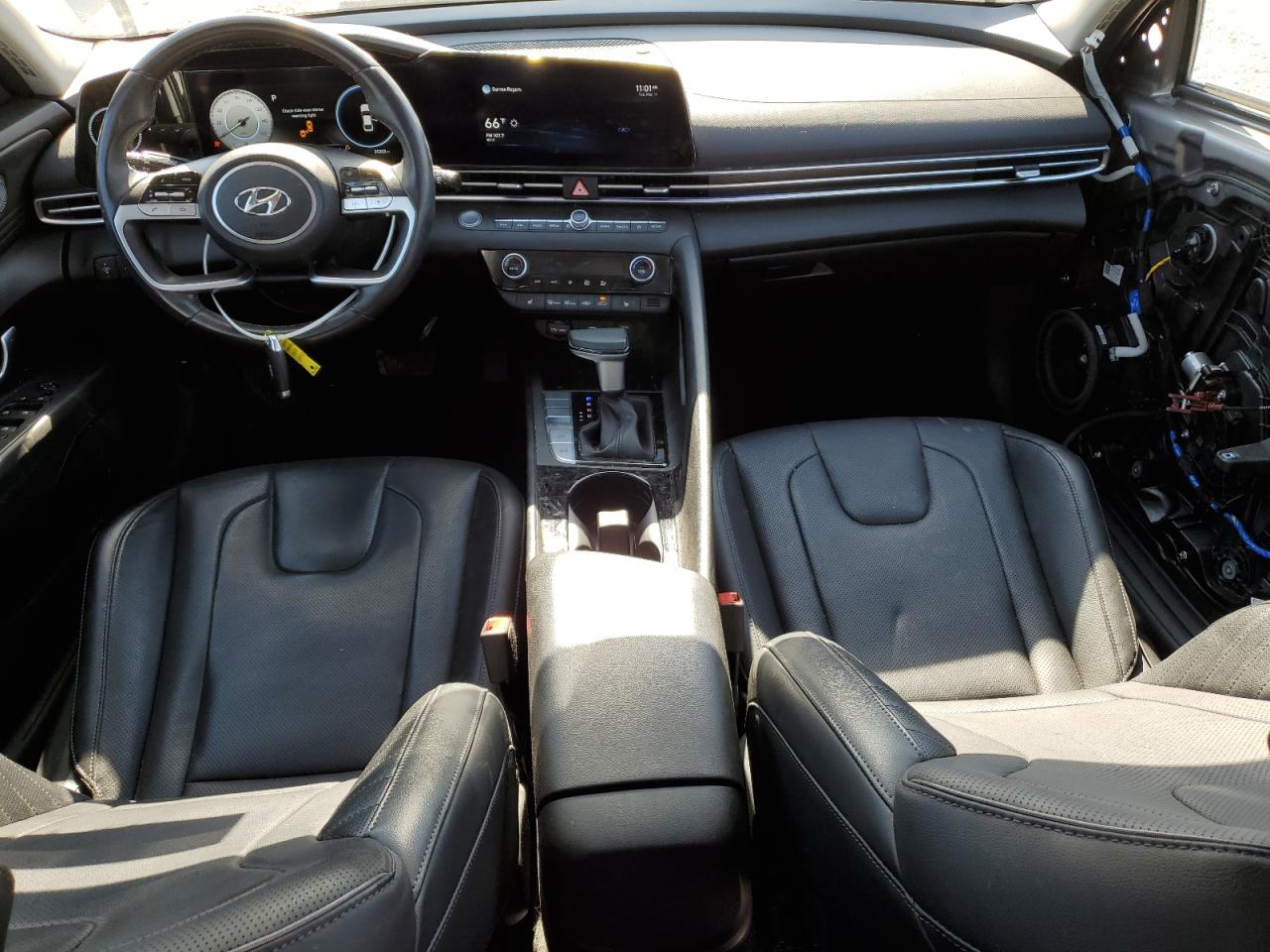 2022 Hyundai Elantra - Image 8