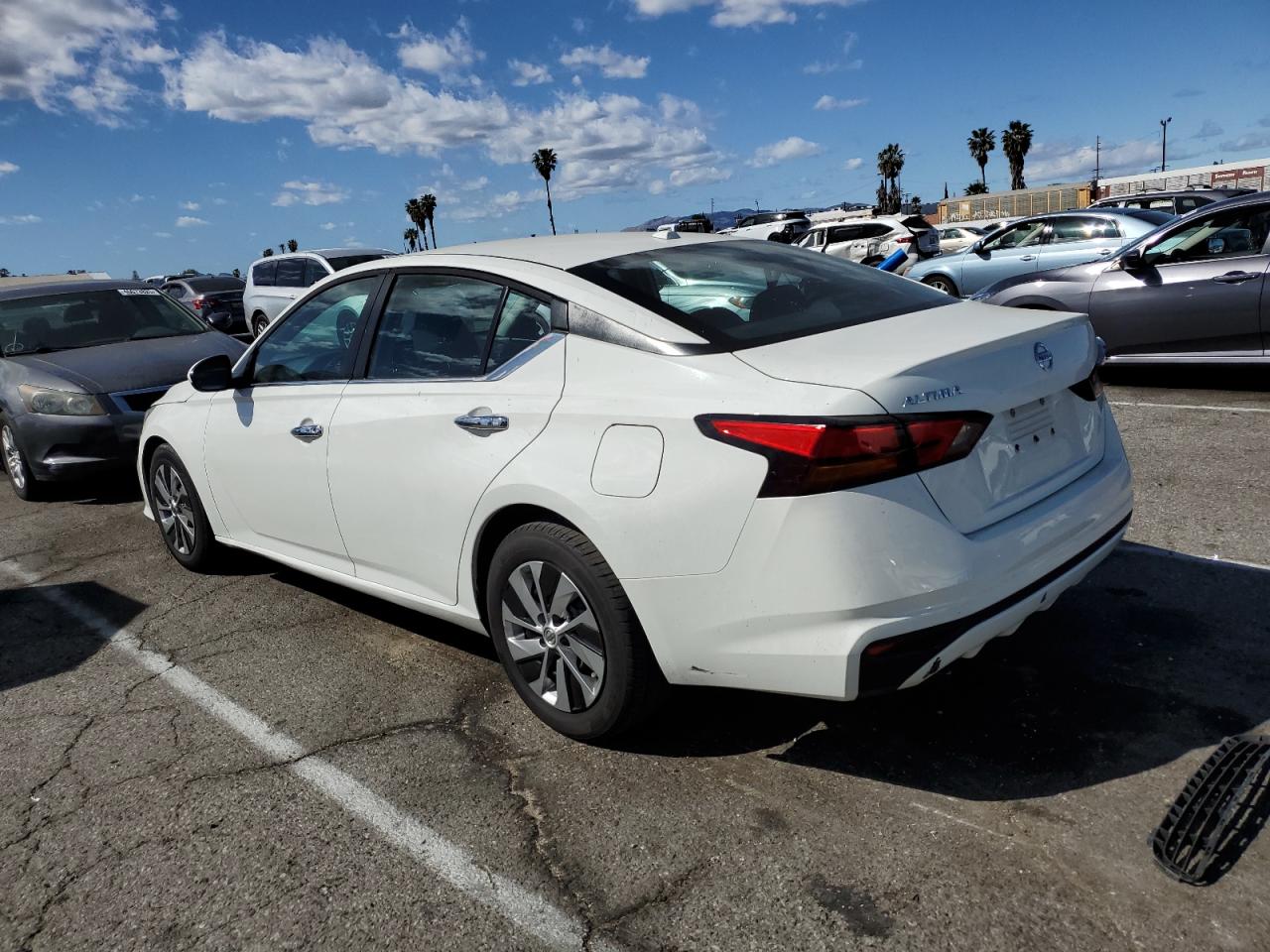 2020 Nissan Altima - Image 2