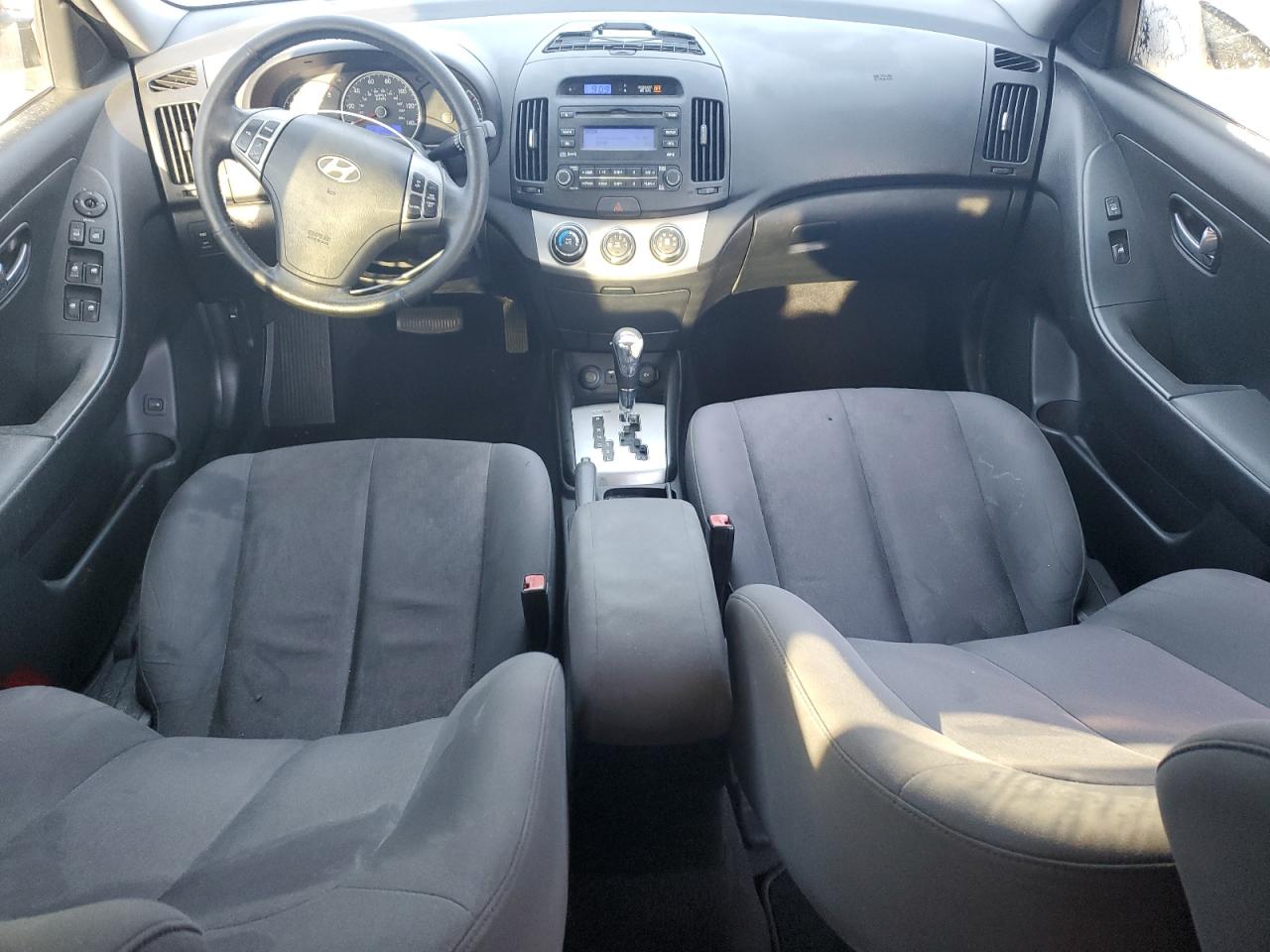 2010 Hyundai Elantra - Image 8