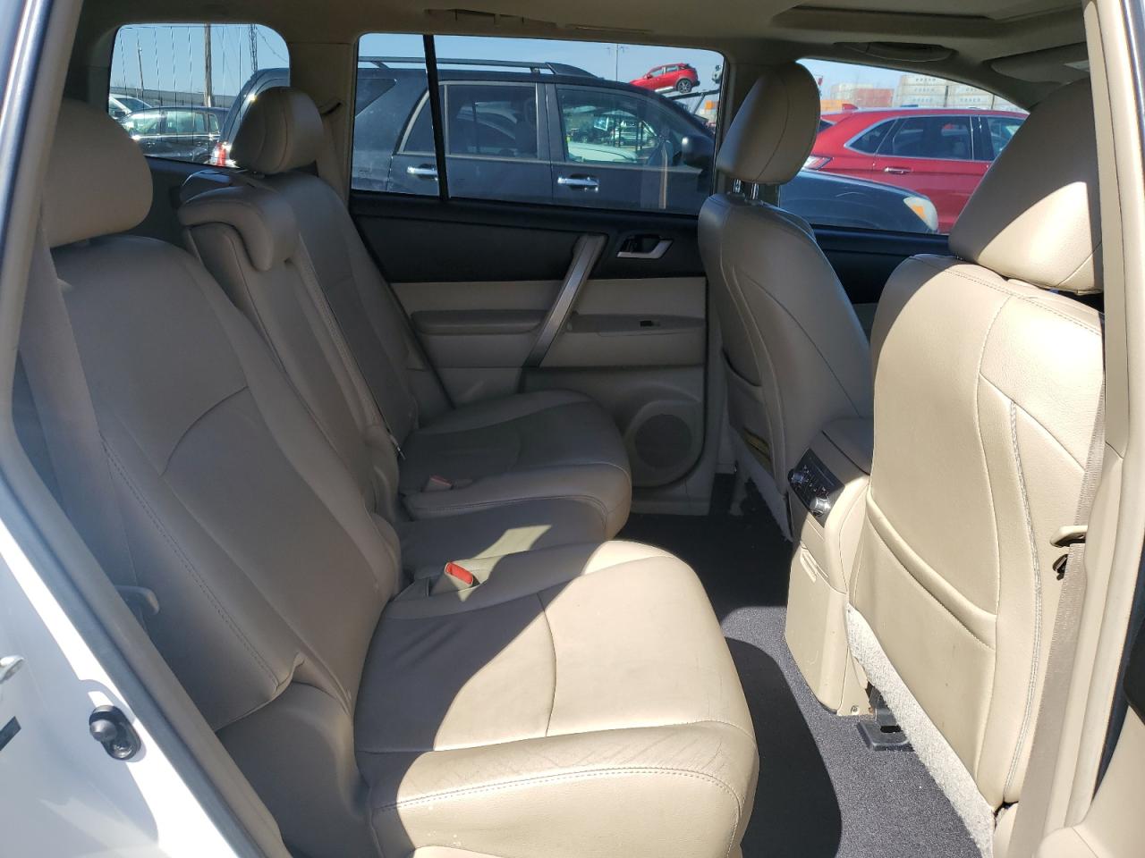 2012 Toyota Highlander - Image 11