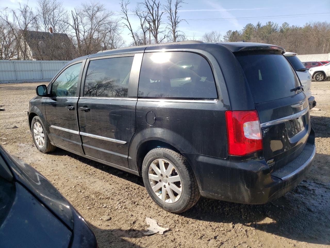 2014 Chrysler Town & Country - Image 2