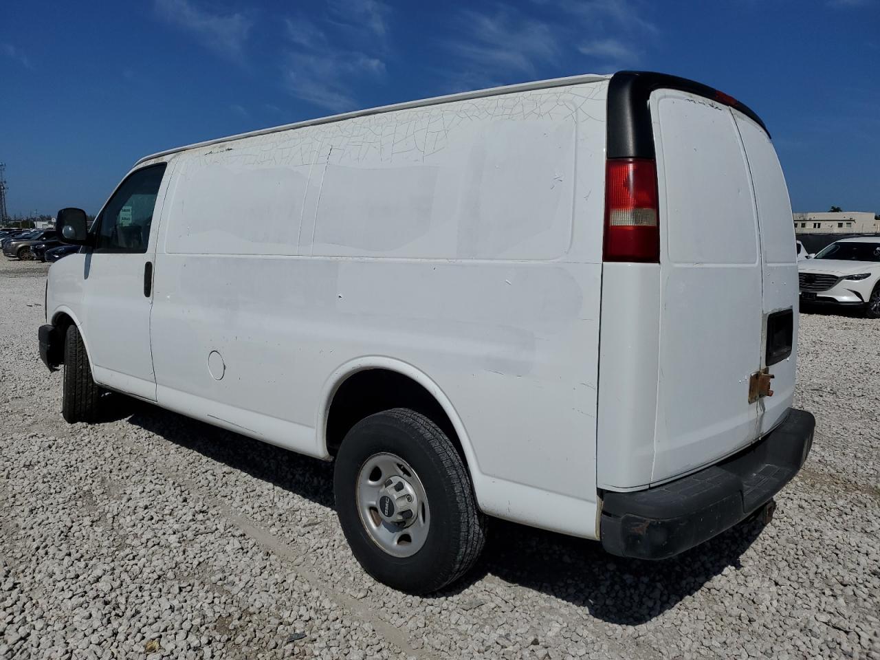 2007 GMC Savana - Image 2