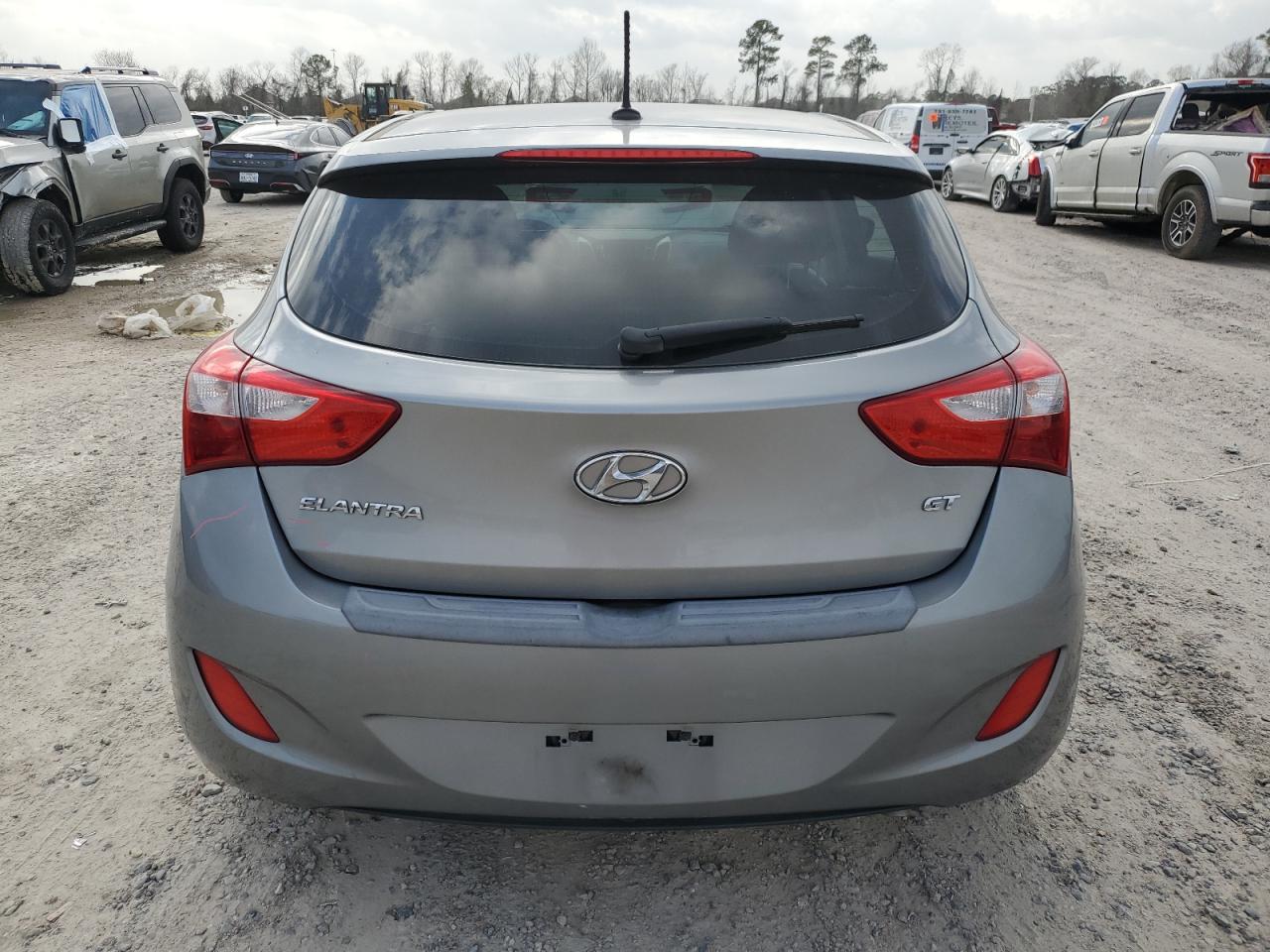 2016 Hyundai Elantra - Image 6