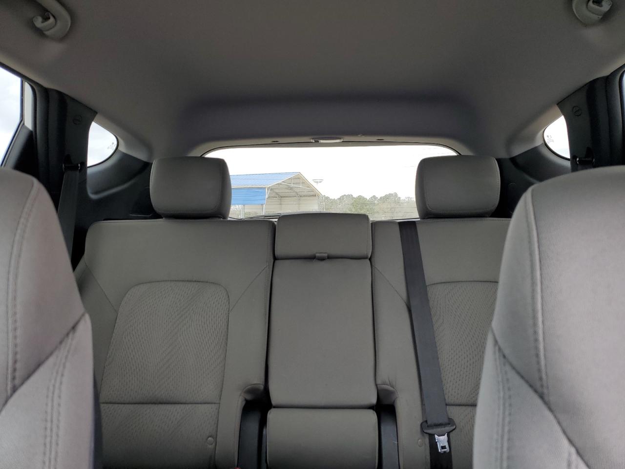 2017 Hyundai Santa Fe - Image 10