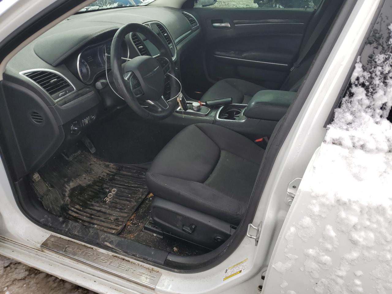 2019 Chrysler 300 - Image 7