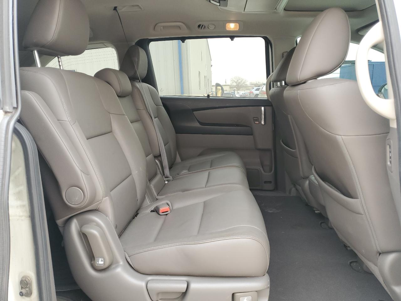 2015 Honda Odyssey - Image 11