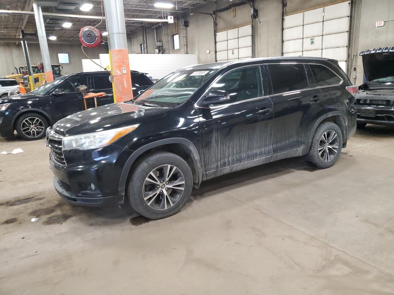 2016 Toyota Highlander - Image 1