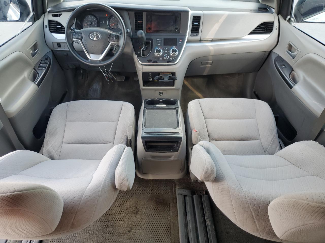 2015 Toyota Sienna - Image 8