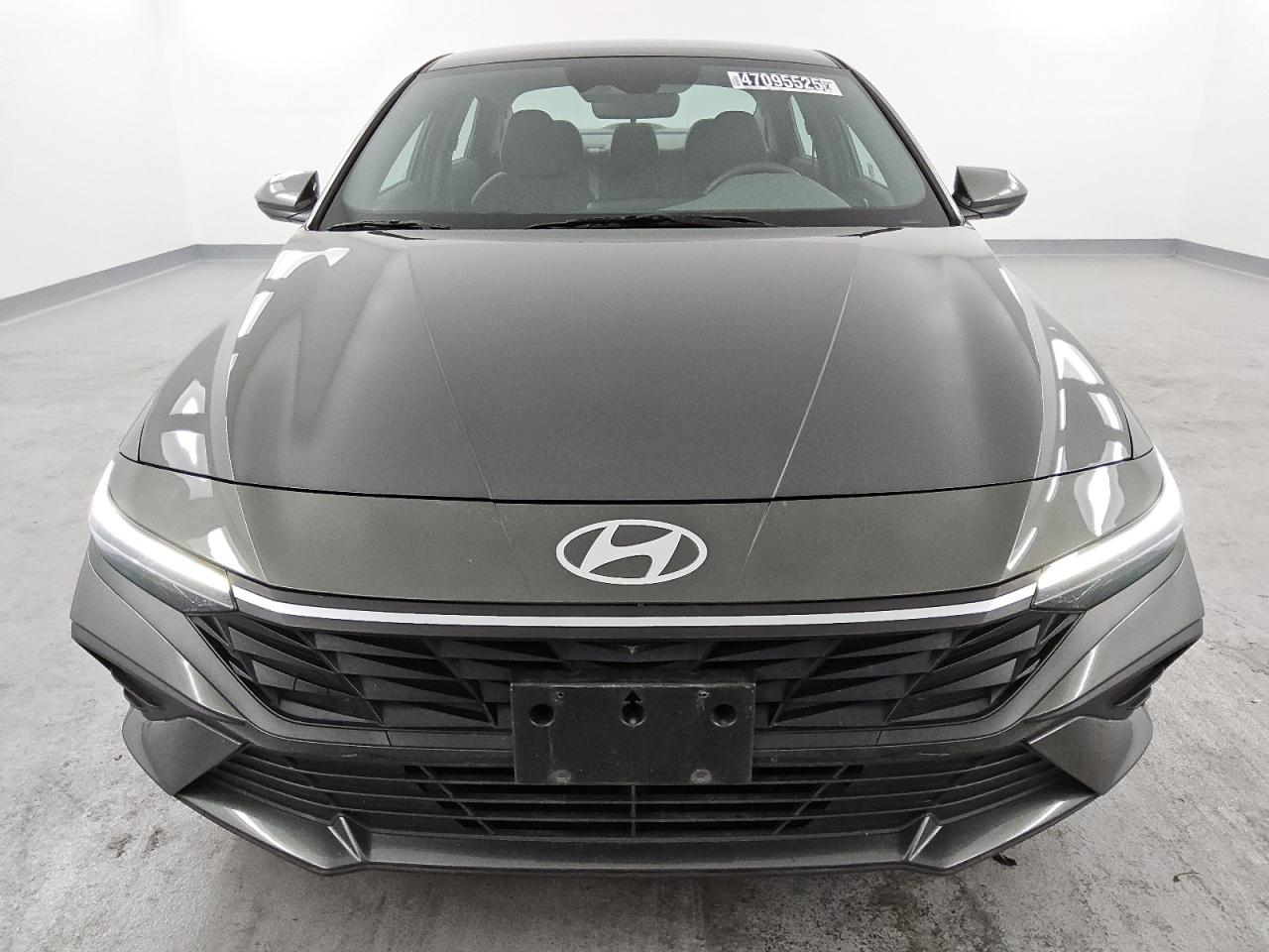 2024 Hyundai Elantra - Image 5
