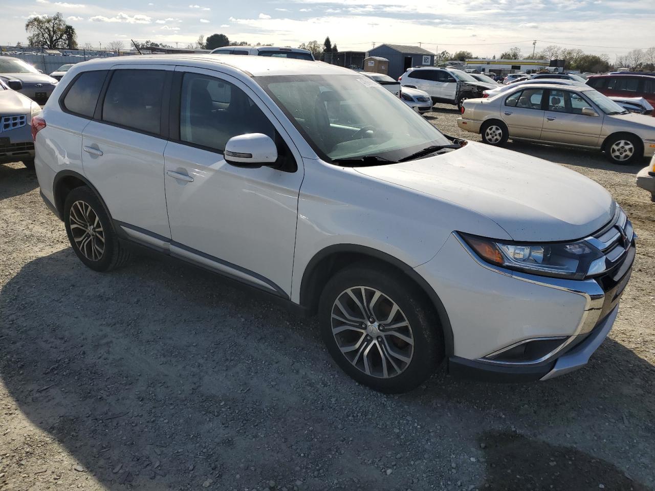 2016 Mitsubishi Outlander - Image 4