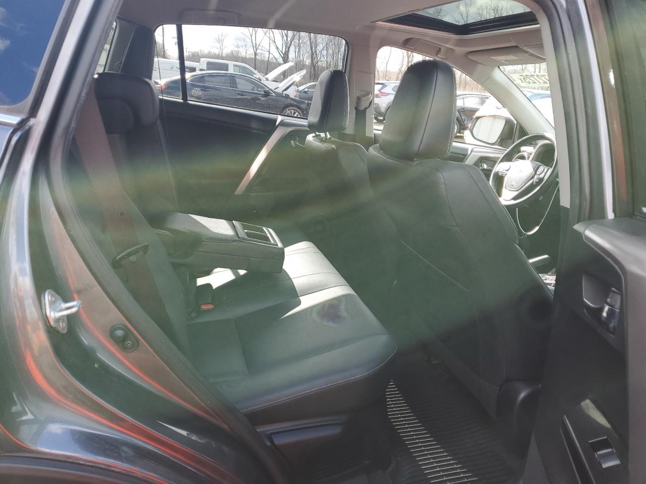 2018 Toyota RAV 4 - Image 10