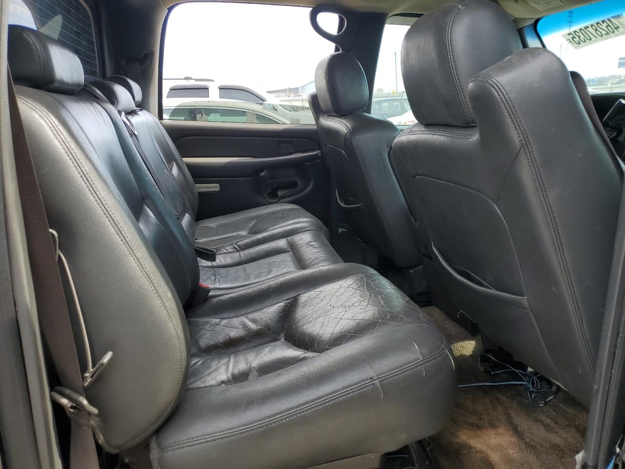 2003 Chevrolet Avalanche - Image 10