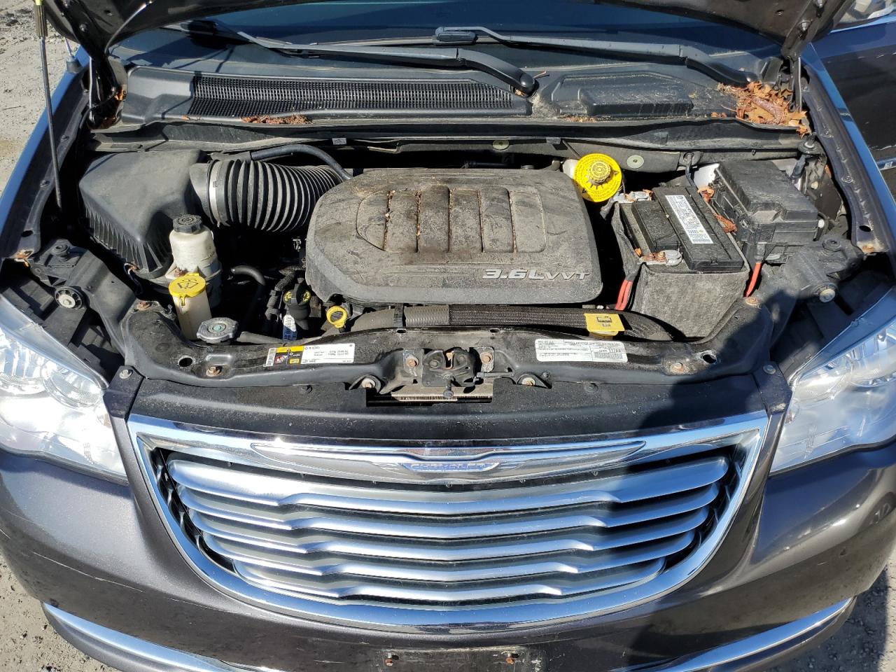 2015 Chrysler Town & Country - Image 12
