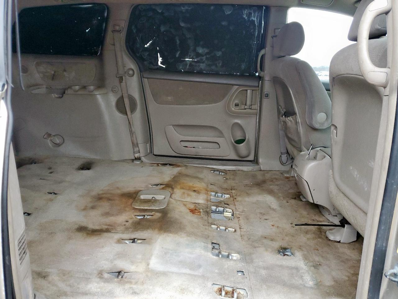 2005 Toyota Sienna - Image 11