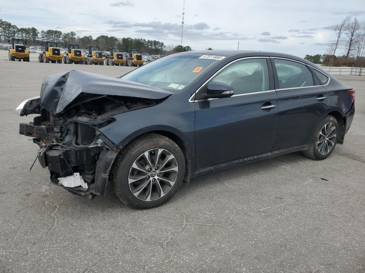 2016 Toyota Avalon - Image 1