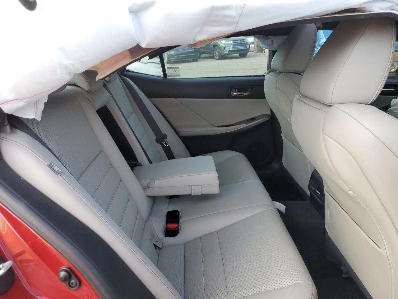 2015 Lexus IS - Image 11