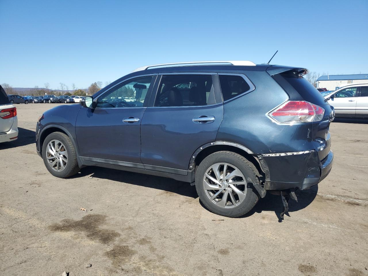 2014 Nissan Rogue - Image 2