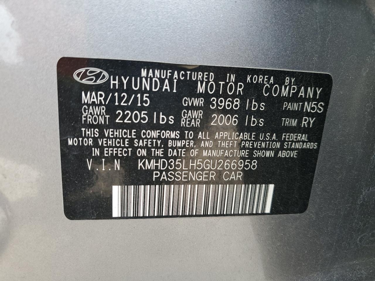 2016 Hyundai Elantra - Image 14