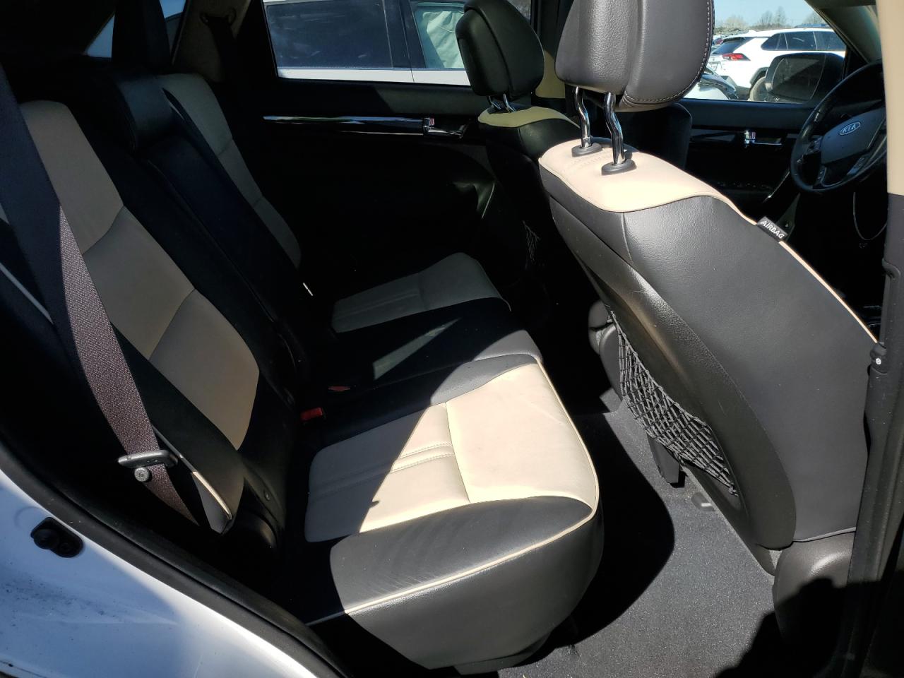 2011 Kia Sorento - Image 11