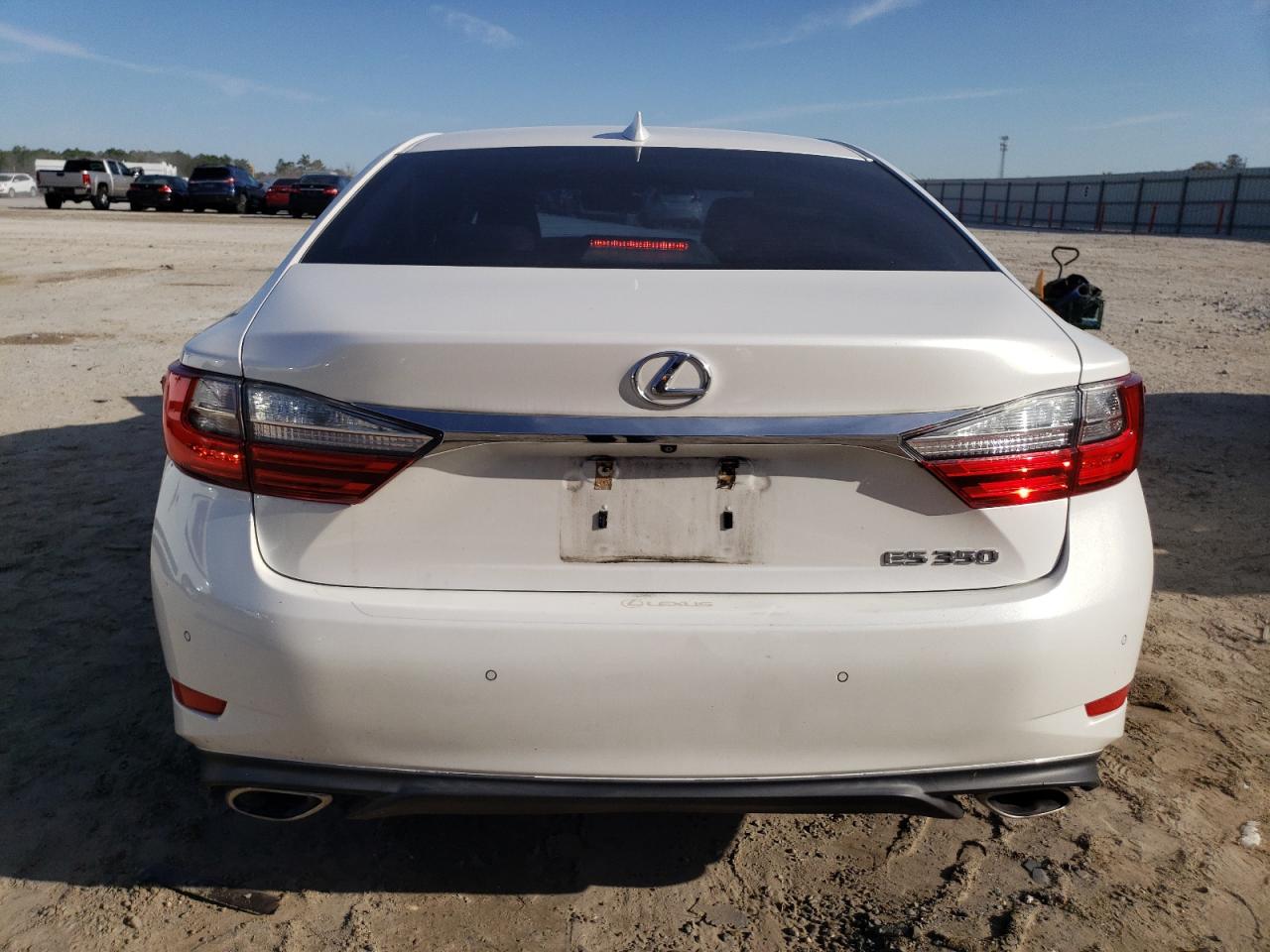 2016 Lexus ES - Image 6