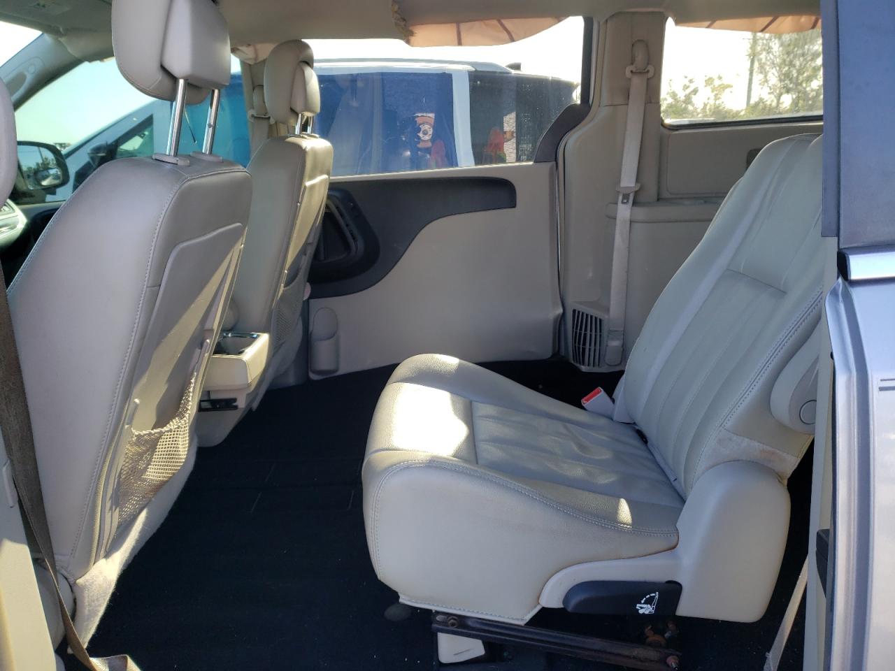 2013 Chrysler Town & Country - Image 11