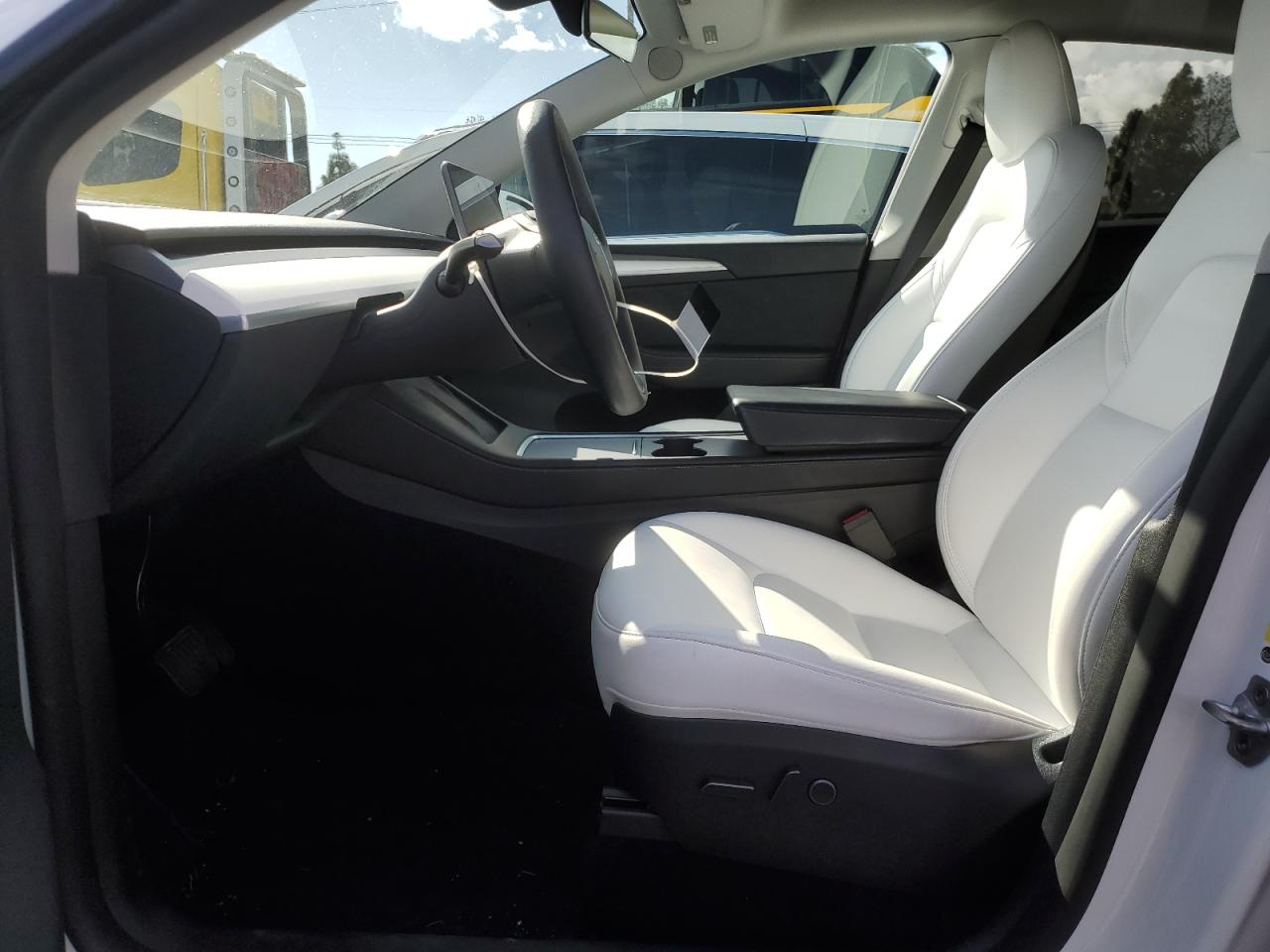 2023 Tesla Model Y VIN: 7SAYGDEE1PF800458 Lot: 47595485