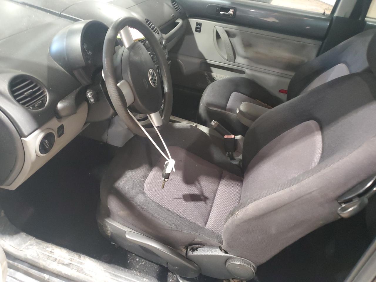 2003 Volkswagen Beetle - Image 7
