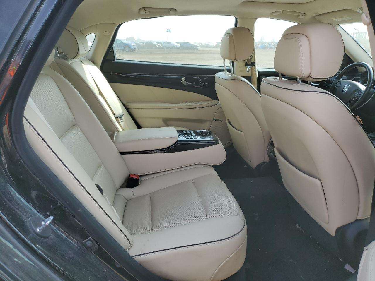 2016 Hyundai Equus - Image 10