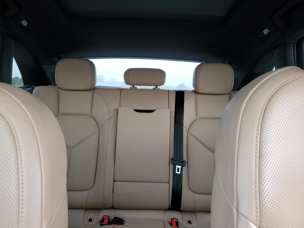 2020 Porsche Macan - Image 10