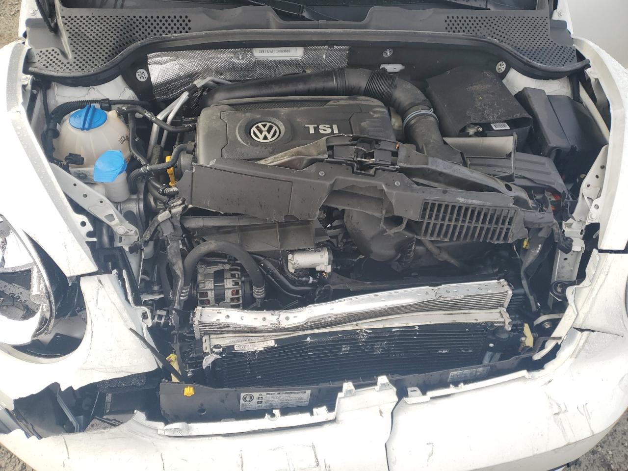 2014 Volkswagen Beetle - Image 12