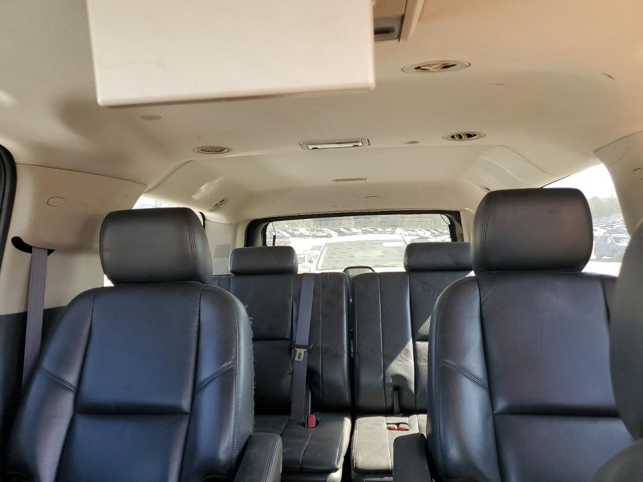 2011 GMC Yukon - Image 10