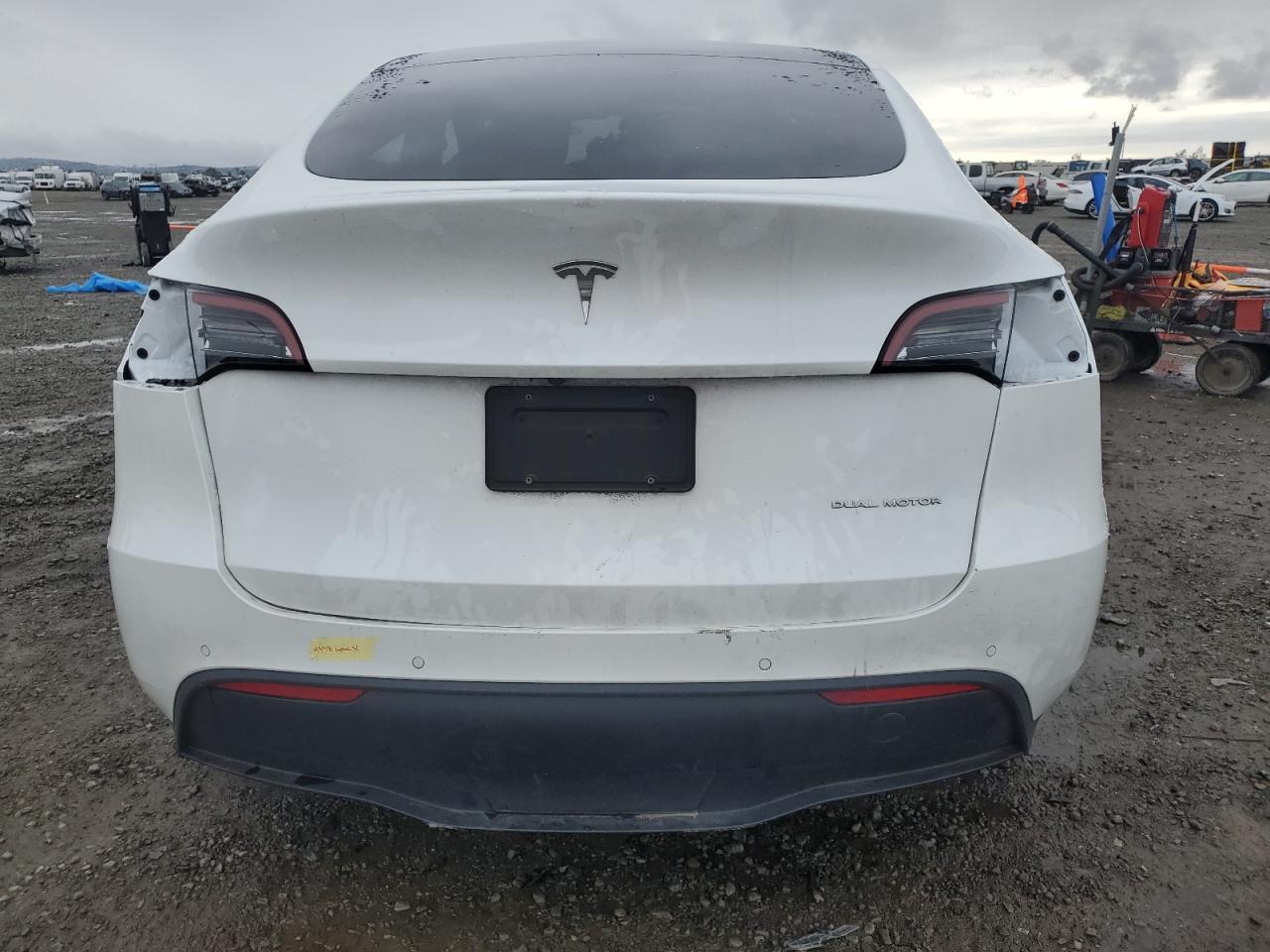 2022 Tesla Model Y VIN: 7SAYGDEE0NF347611 Lot: 49895625